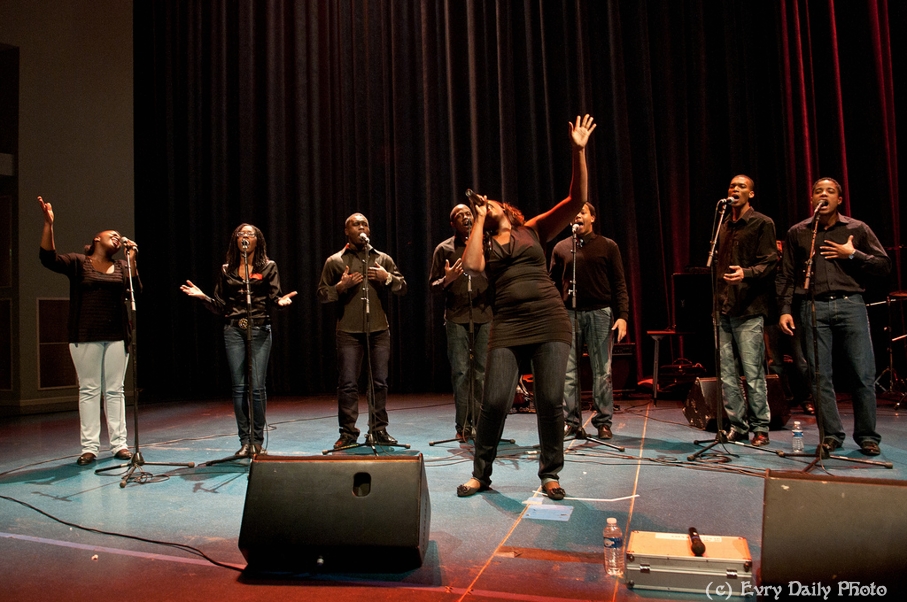 Evry Daily Photo - Telethon Evry 2010 - Concert Evry University Gospel - large - 5243996258.jpg